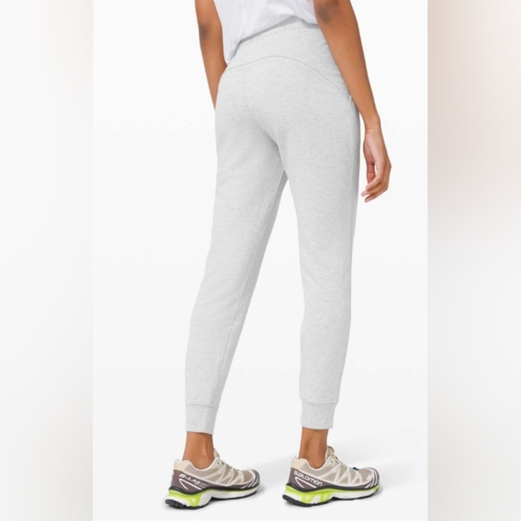 Lululemon Warm Down High-Rise Jogger. Size 4. - Picture 3 of 16